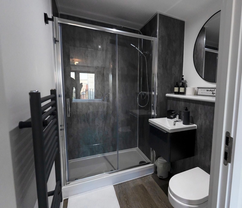Luxe I Penthouse I Balcony I City Views I Parking I Liverpool City Center I