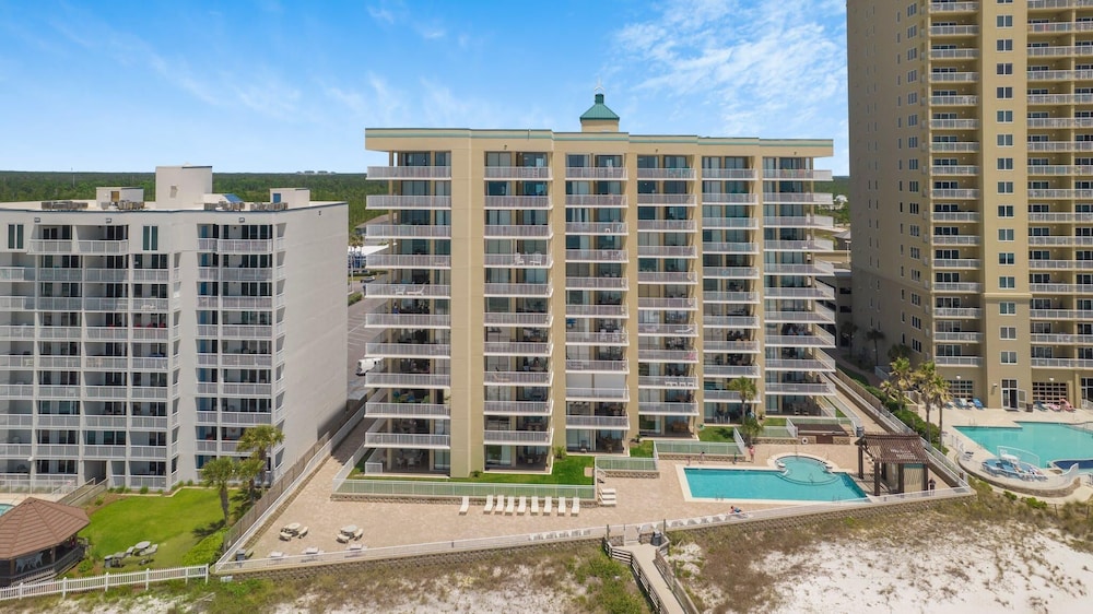 Romar Place 605