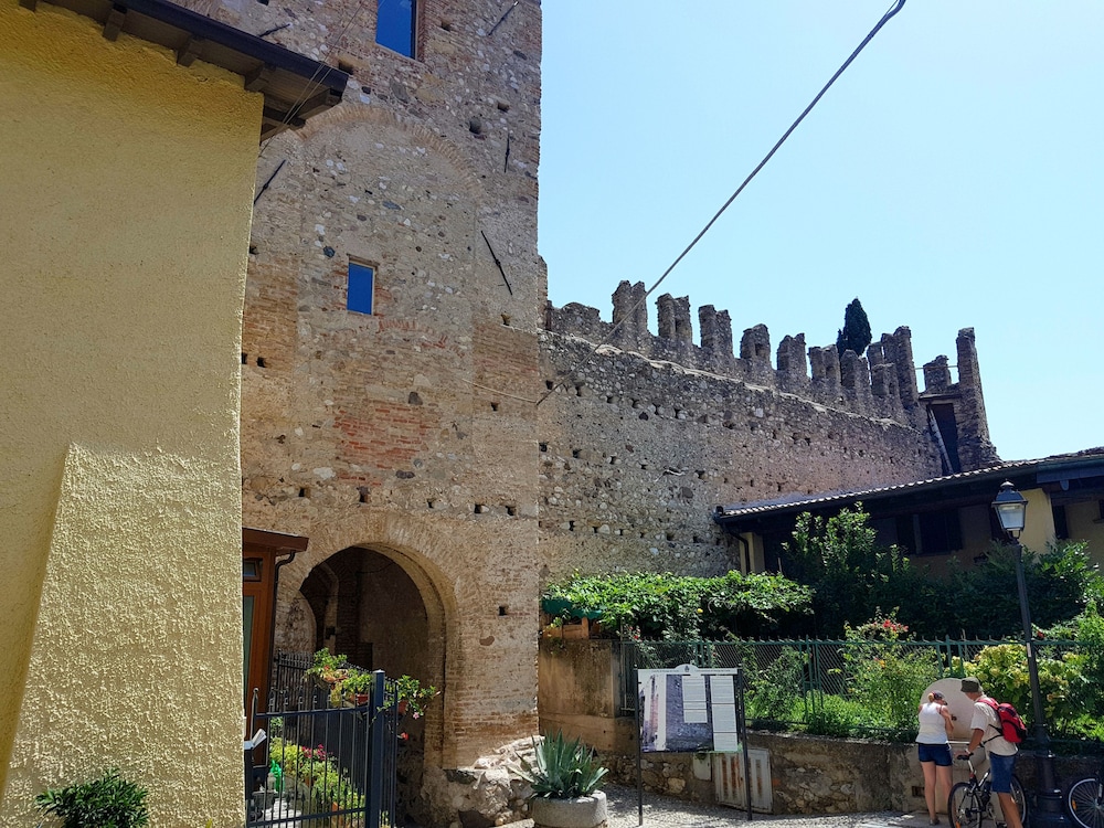 Bright Apartments Moniga - Castle Bells