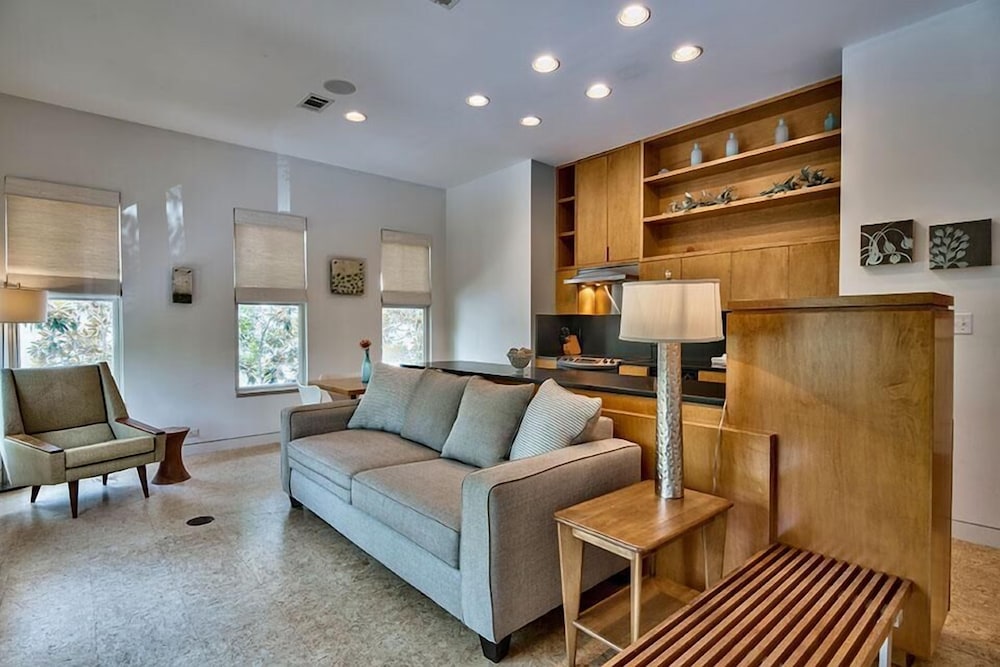 The White House of Watercolor 4 Bedroom Holiday Home by Five Star Properties