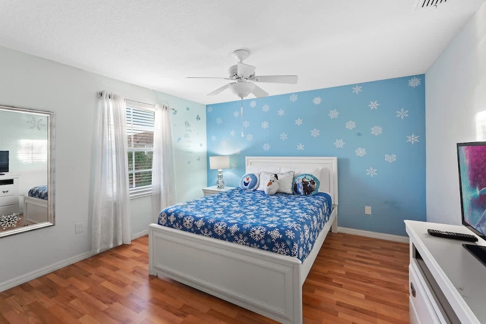 Lake View and Private Pool 4BR at Bella Vida