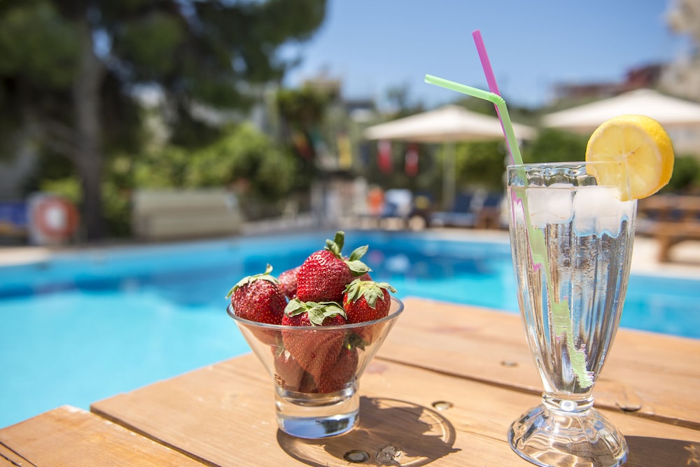 Kostis Villas
