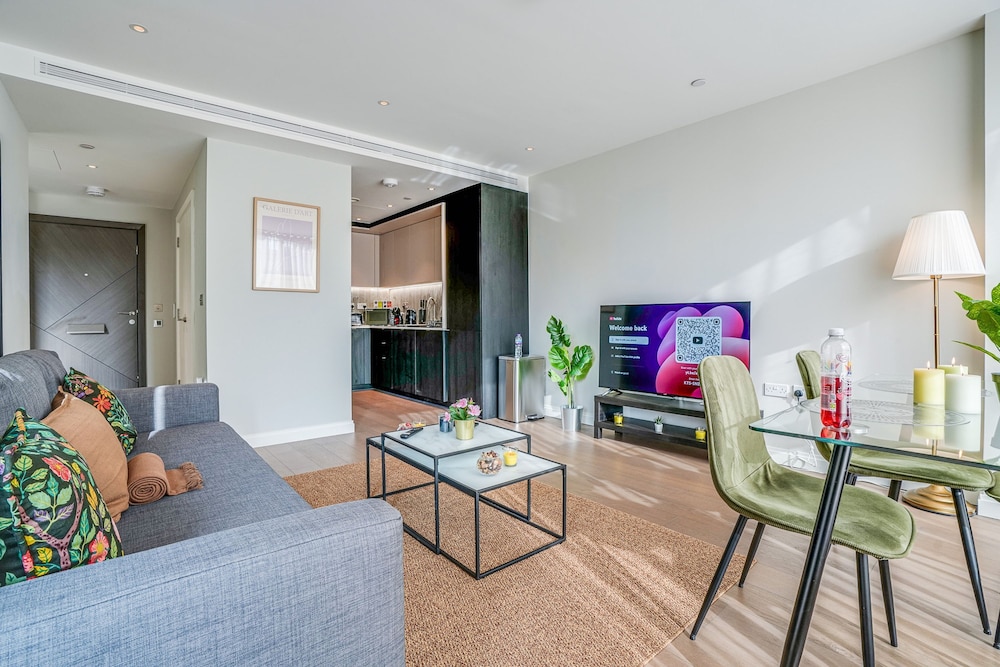Central London Stay in Vauxhall With Balcony