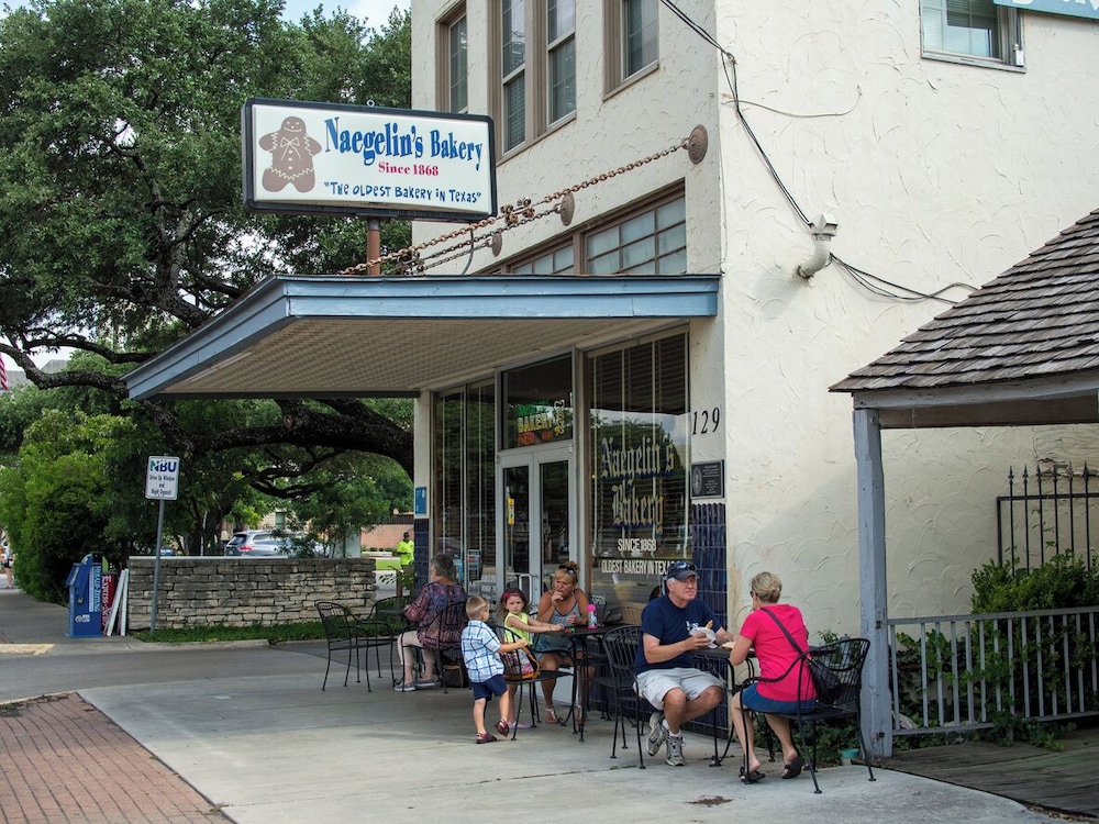 Tolle Haus: W/pool & Firepit-walk to Schlitterbahn, Comal Chutes & Downtown!