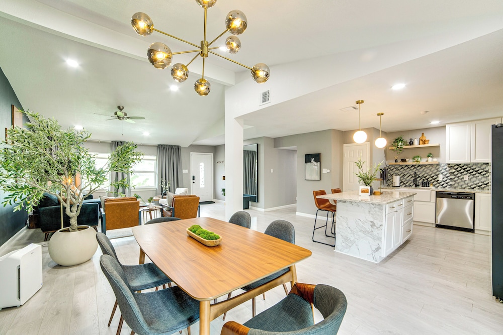 Spacious Family Home, 5 Mi to Galleria Dallas!
