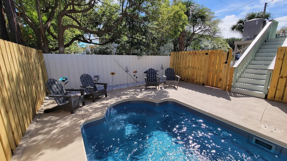 Peach on the Beach by Tybee Vacation Rentals