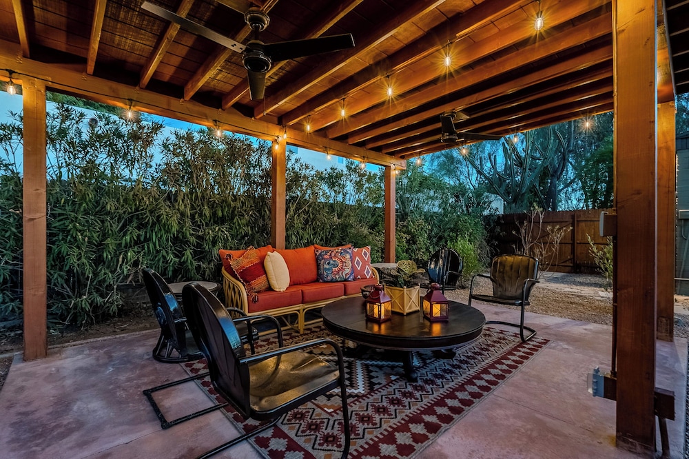 Gazebo, Patios & Grill: Colorful Tucson Retreat!