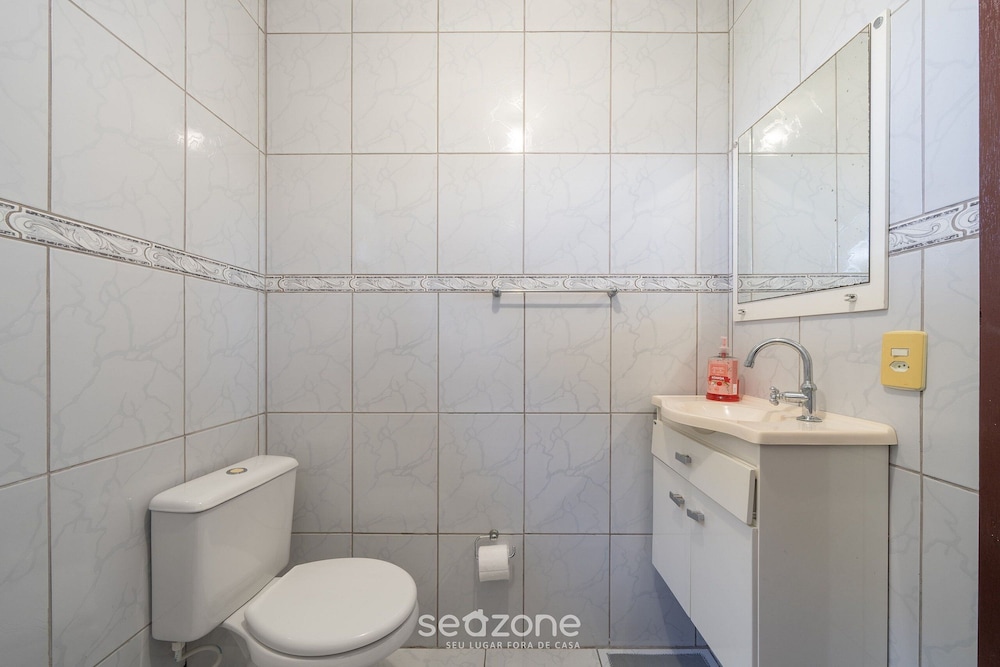 3BR Home w/ BBQ 100m From Beach Rpr056