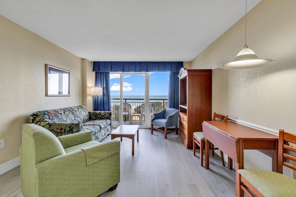 Boardwalk Resort by Hosteeva