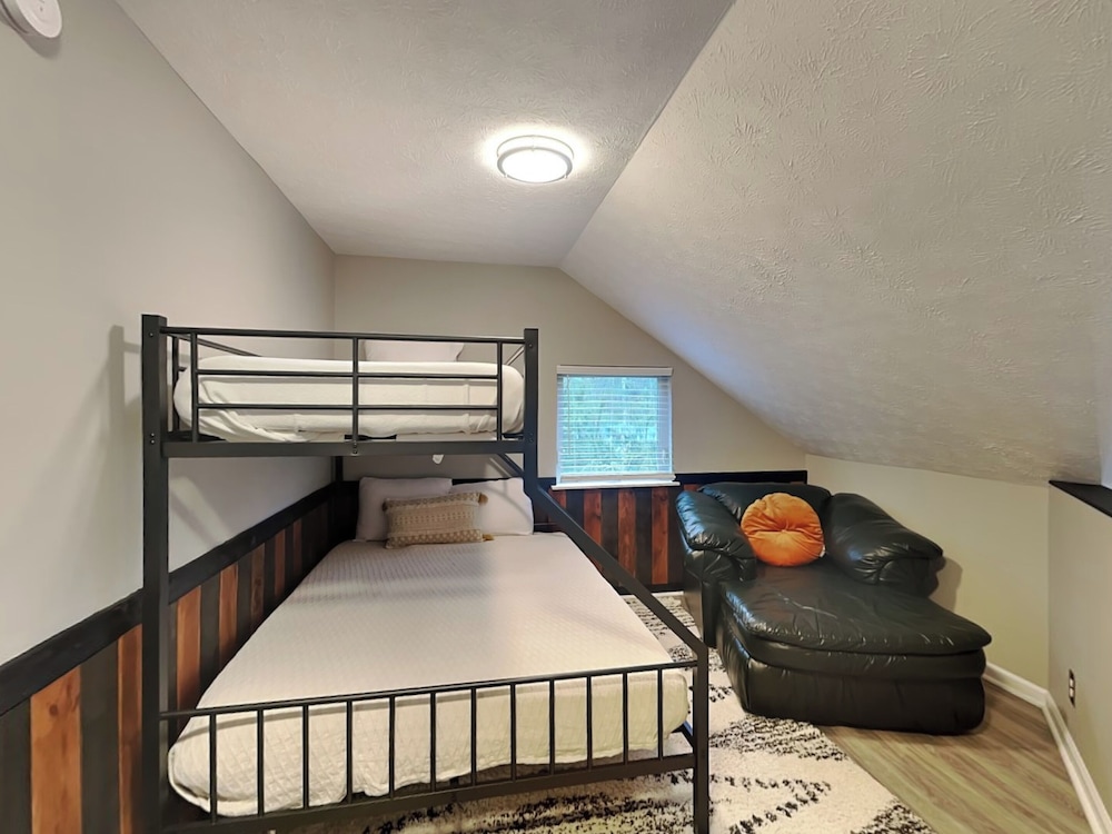 Hilltop Hideaway by Jackson Mountain Rentals