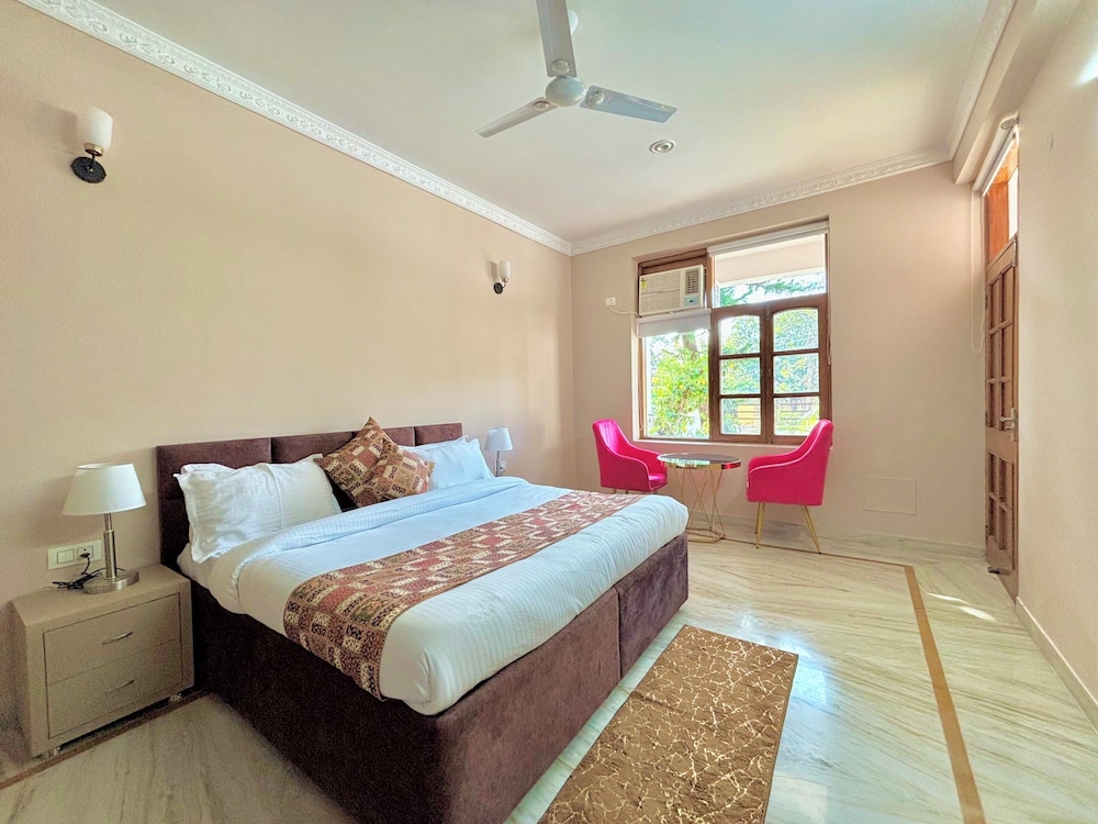 Luxury 4 Bedroom's Independent villa