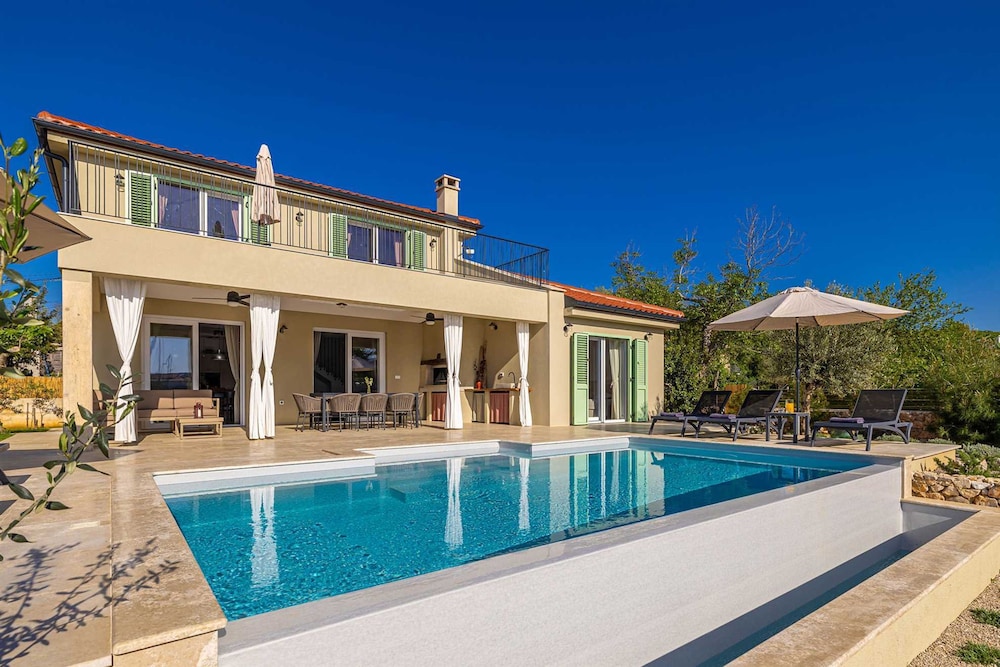 Villa Beachfront With 4 Bedrooms and 3 5 Bathrooms