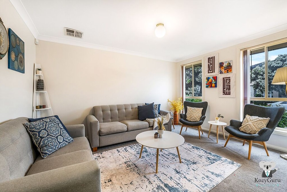 Kozyguru | West Hoxton | Spacious 7-Person Home With Backyard