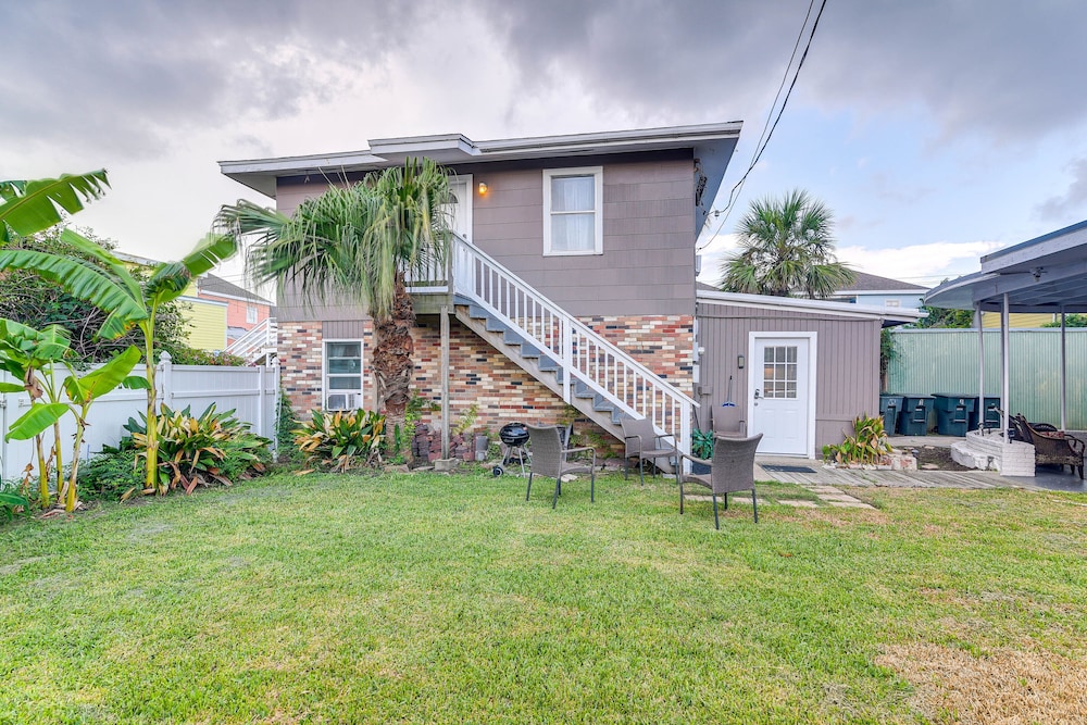 Walk to Beach: Galveston Vacation Rental!