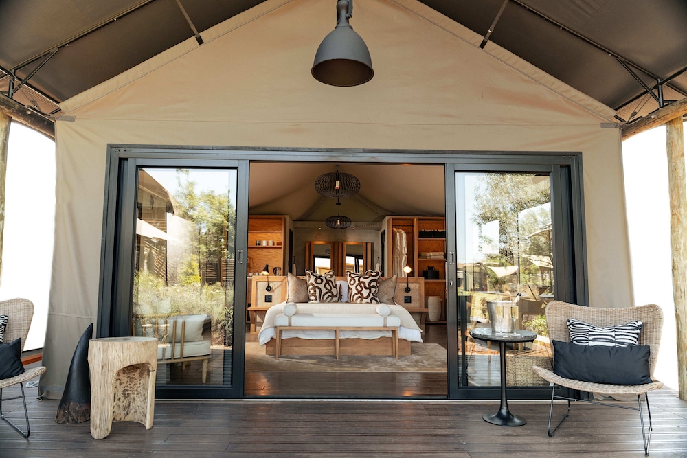 Nzovu Rundu Luxury Camp