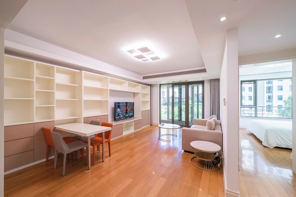 Tyms Stylish 1BR 1BA Apt Xujiahui Center