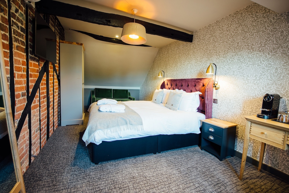 Bedford Vacations - The White Hart - Property Image 28