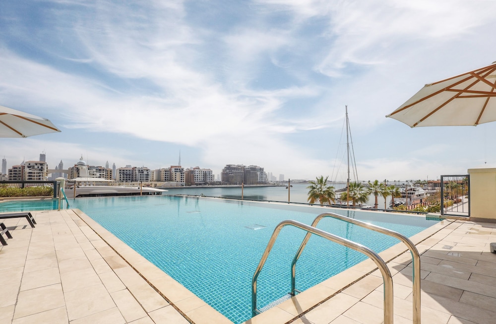 Elite LUX Holiday Homes - 1bhk Beachside Retreat at Port De La Mer Dubai