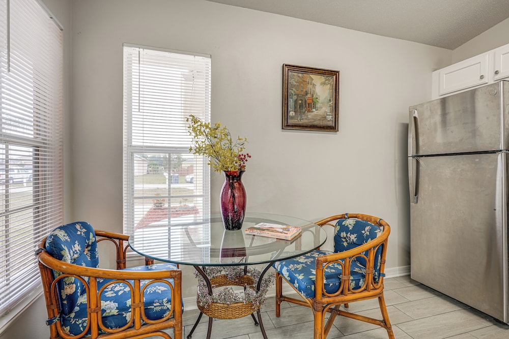 8 Mi to Legoland: Winter Haven Home w/ Lanai!