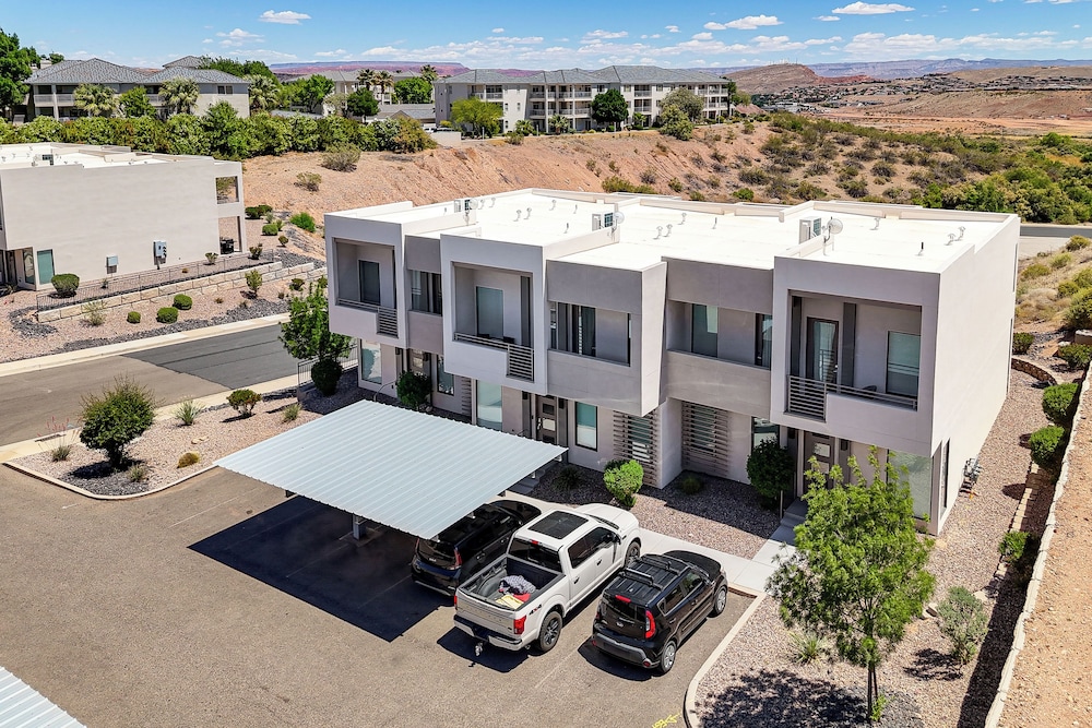 Pool Access: St George Townhome Near Trails!