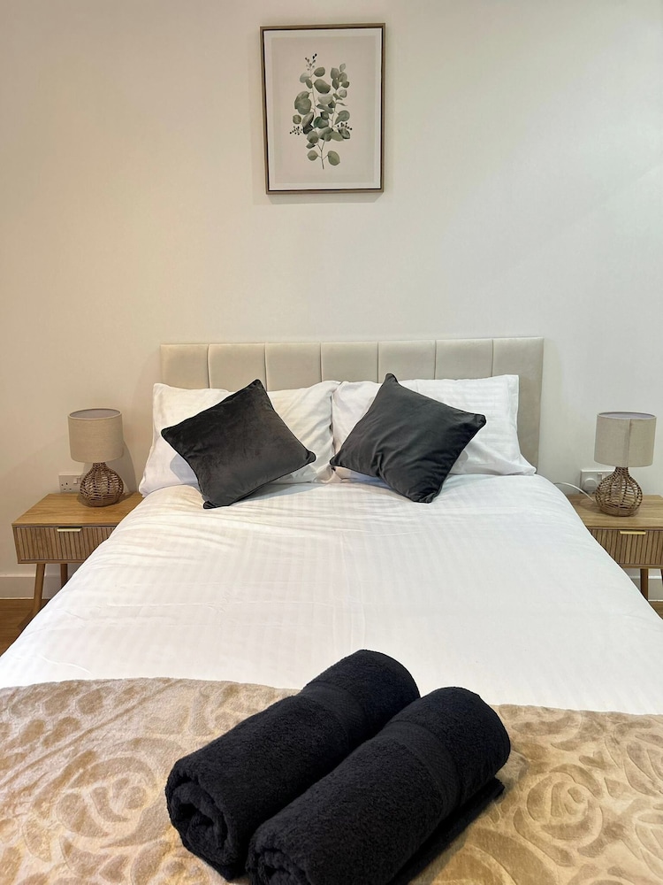 City Apartment-gym-terrace-games Room-free Parking