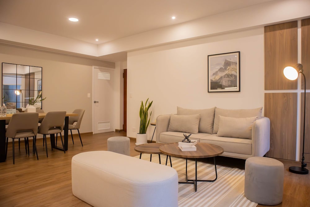 w Chic 2BR w Indoor Terrace in Miraflores