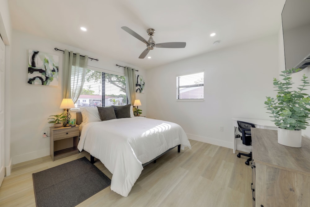 3 Mi to Hard Rock Stadium: Retreat w/ Private Yard