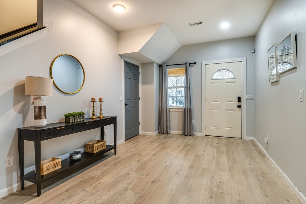 Modern Indianapolis Home < 2 Mi to Downtown! view 4