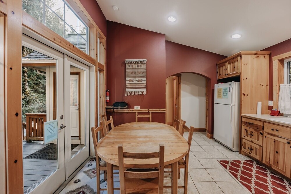 34sl - Hot Tub - Bbq - Ping Pong Table - Sleeps 8 3 Bedroom Home by RedAwning