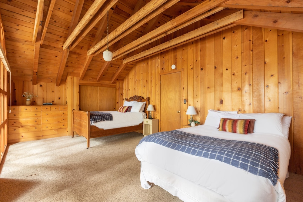 Sunnyside by Avantstay Charming Lake Tahoe Chalet on Tahoes West Shore view 3