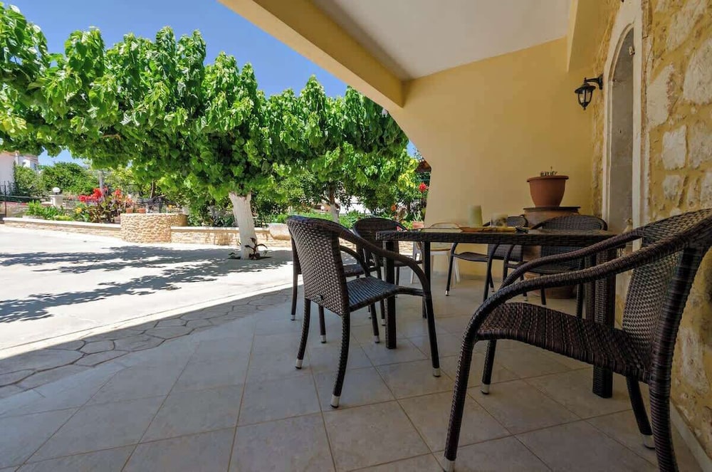 Sklavaki Traditional Villa - Private Pool Views