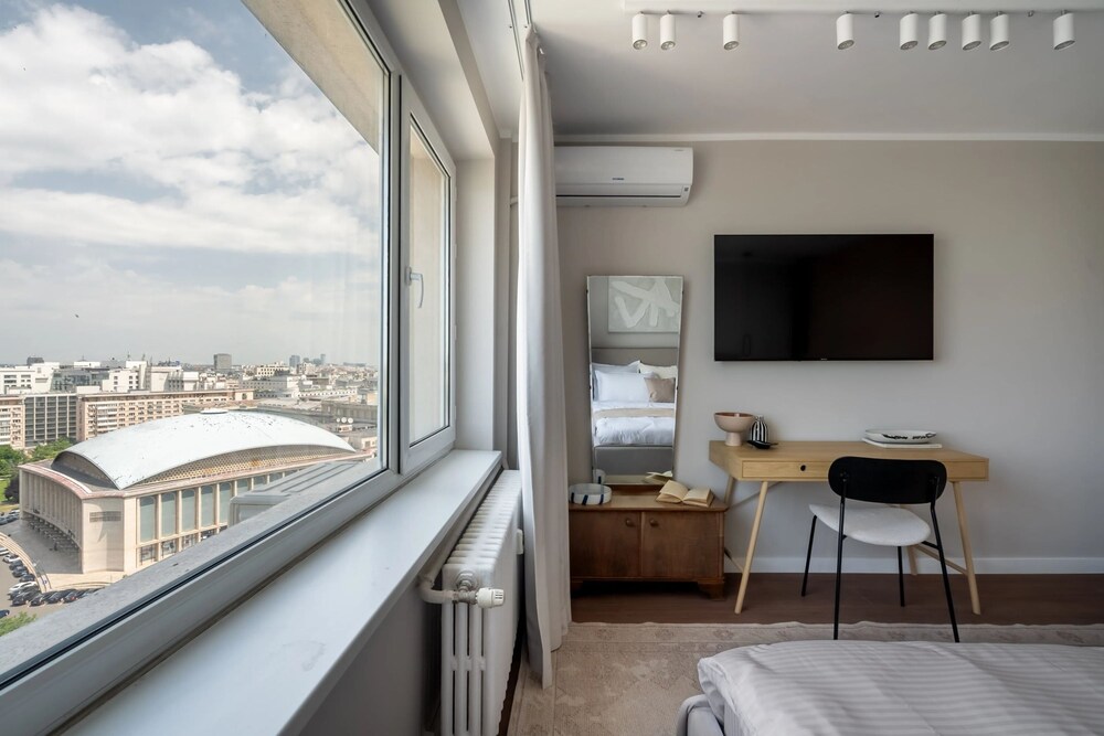 Views of all the Palaces 2BR Stunner