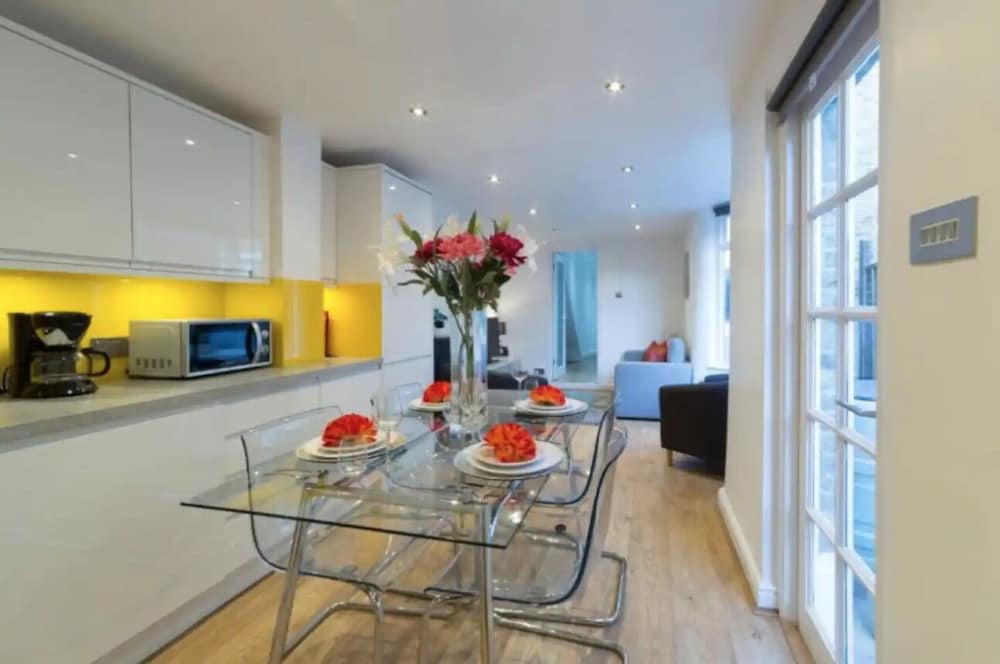 Charming Tower Bridge House