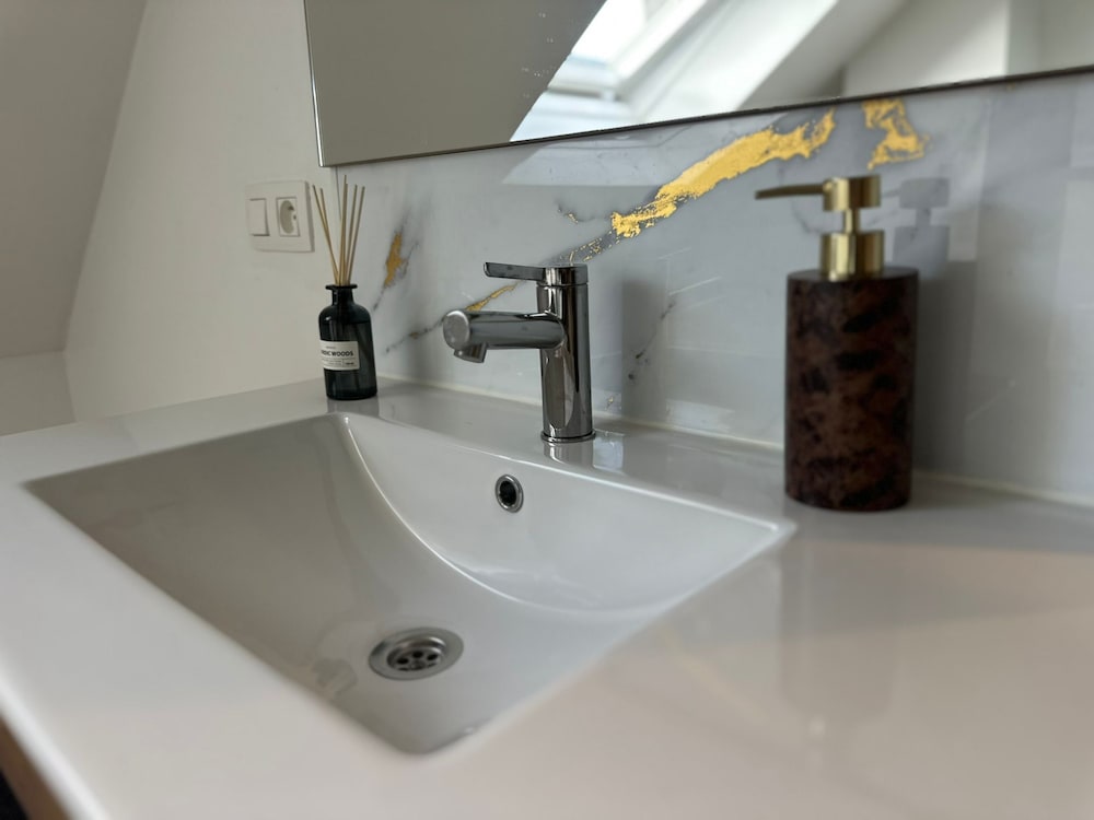 Cozy 1BR plus LR Apt Ghent Gravensteen
