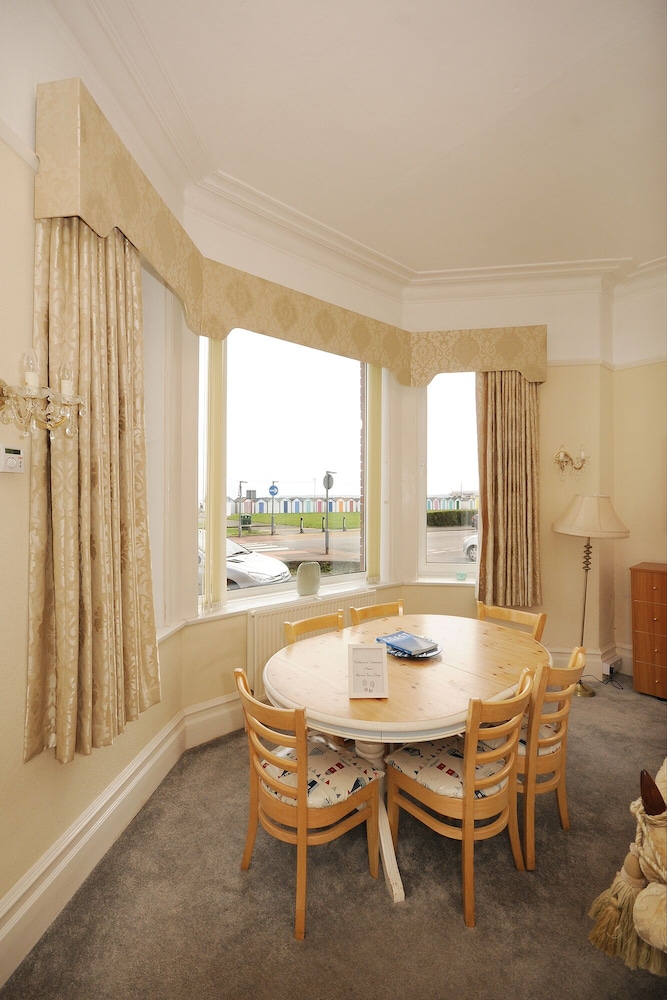 Wavecrest Holiday Apartments On the Beach view 4