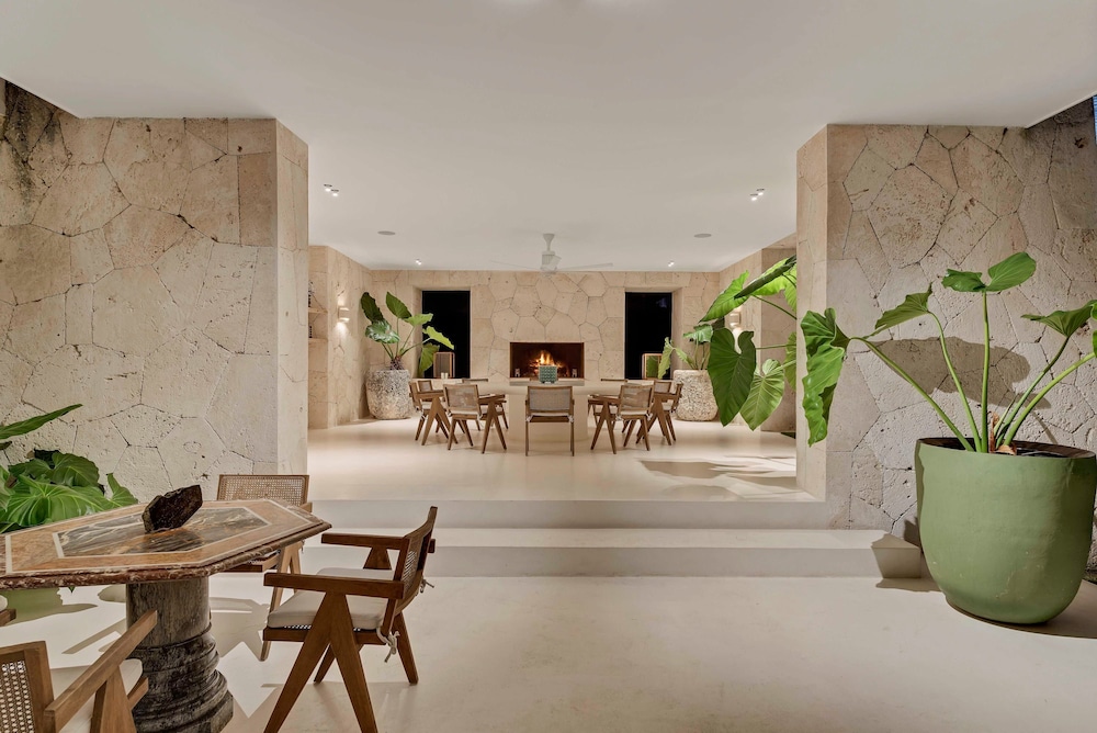 Magnificent 5BR Modern Tropical Villa With Pool