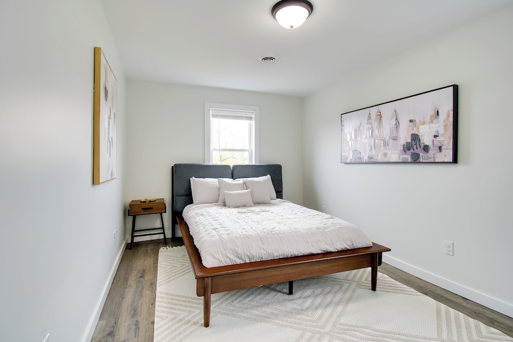 < 1 Mi to Lake Ontario: Oswego Group Retreat
