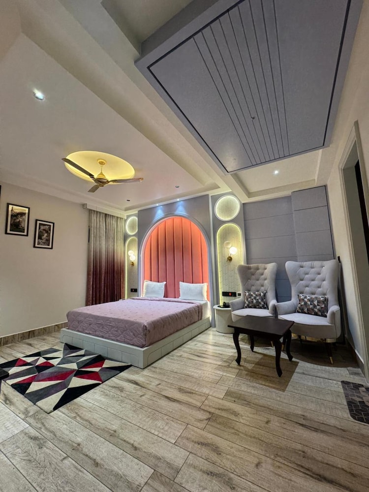 Ranveer Hotel and Restaurant