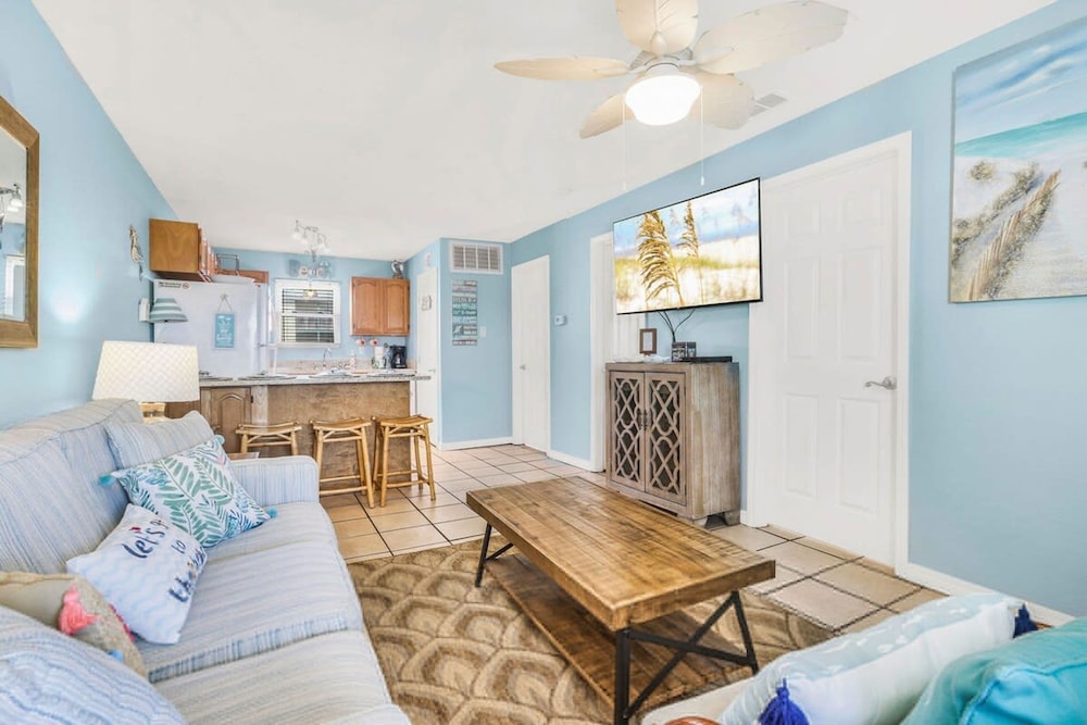 Sunrise Village 215- 2BR 1BA Gulf Front Sleep 6