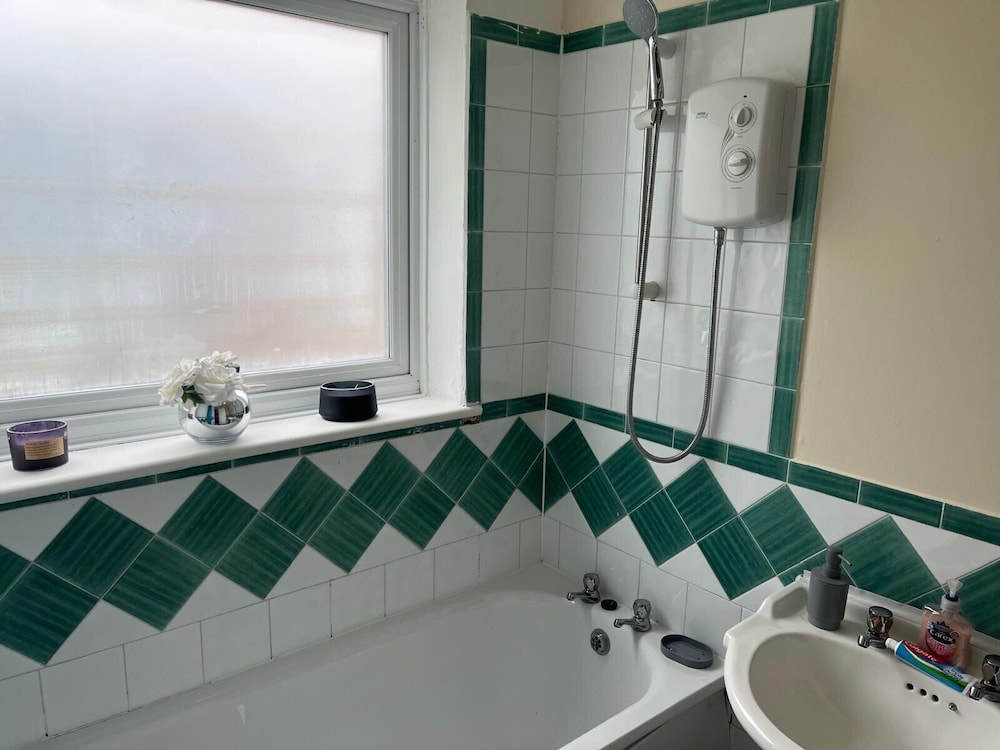 Enfield City Apartment Retreat