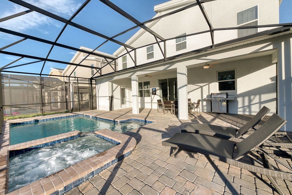 Beautiful Home With Game Room - Image 3