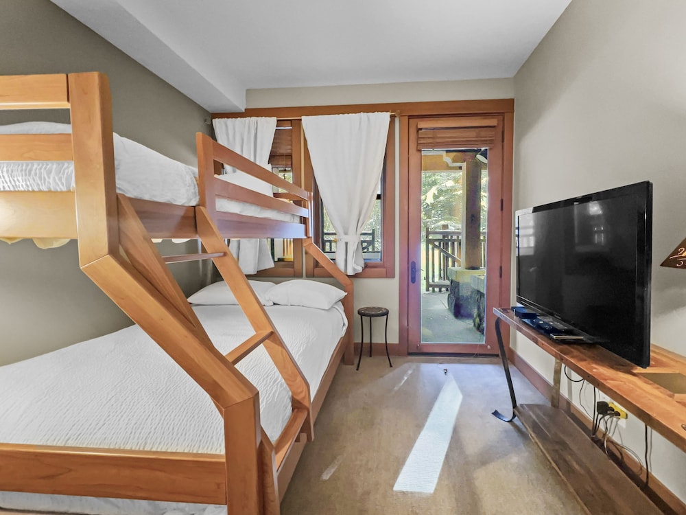 Union Creek Townhome 164b 3 Bedroom Townhouse by RedAwning view 5