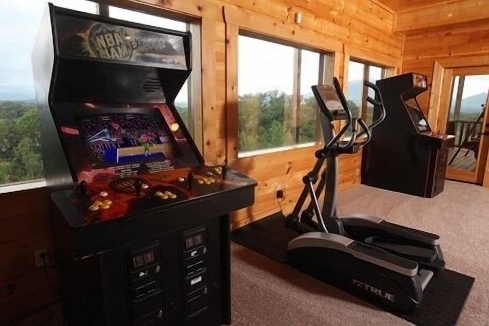 Serenity Mountain Pool 9 Br cabin by RedAwning