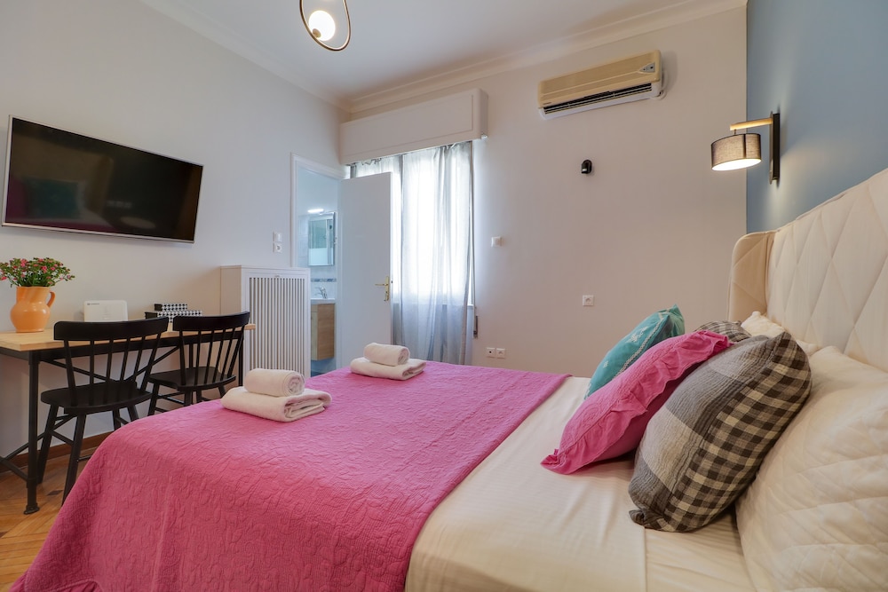Parliament Syntagma Apartment by Living-Space