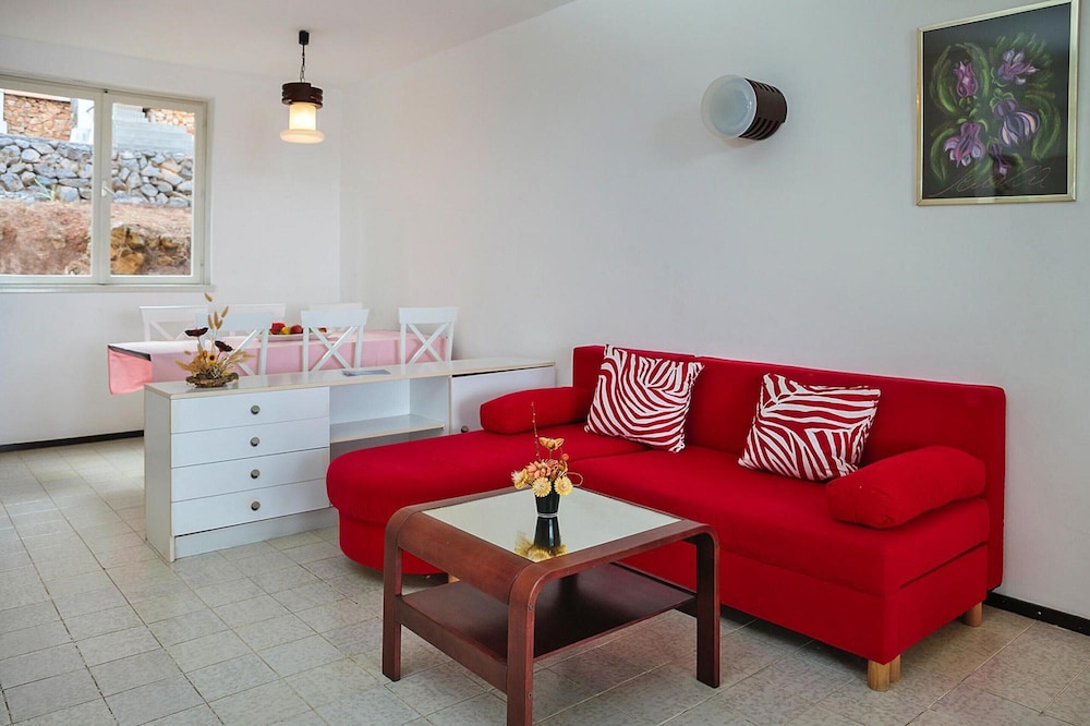 Beautiful Apartments in Jelsa, With Pool