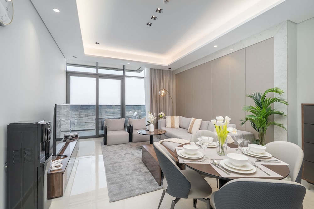 Fabulous and Spacious 2BR in Nobles Tower