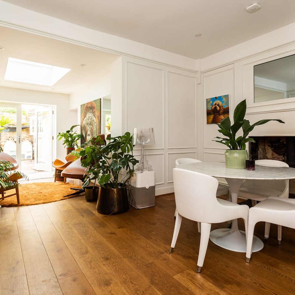 Tranquil 2-bedroom Retreat With Garden view 3
