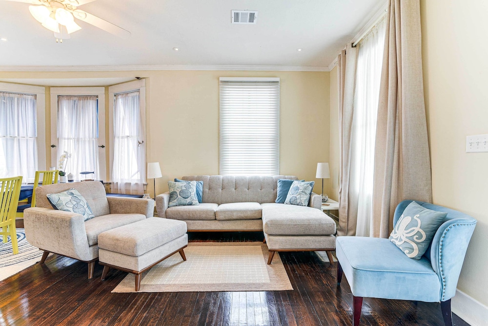 Walk to Beach: Galveston Home w/ Fenced Yard!