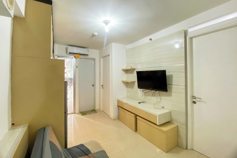 Comfort Living And Modern 2Br At Bassura City Apartment