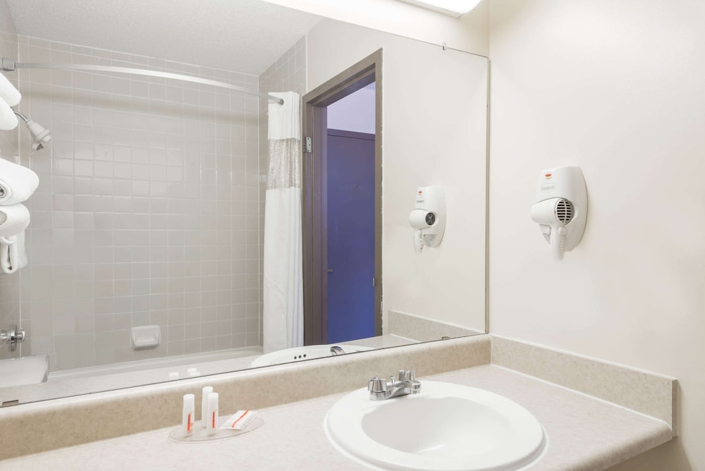 Watertown Vacations - Ramada by Wyndham Watertown/Thousand Islands NY - Property Image 1